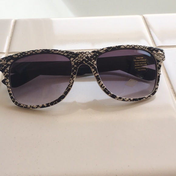 Snakeskin print sunglasses - Picture 1 of 4